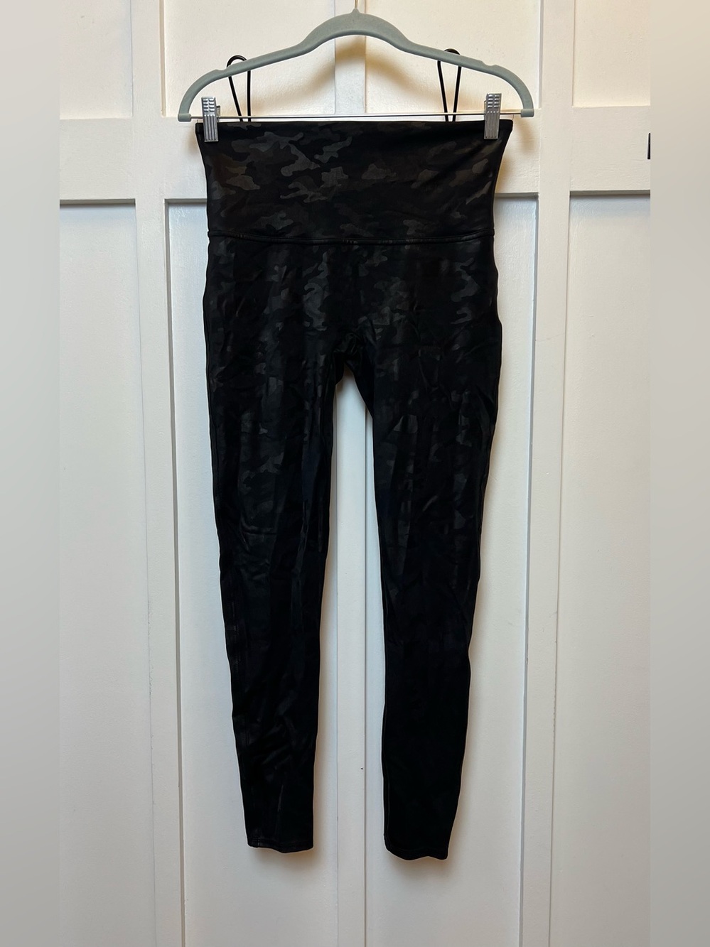 Spanx Women XL Black Camouflage Leggings Full Length Workout Athleisure Camo Gym